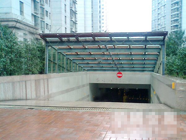 车库入口玻璃雨棚
