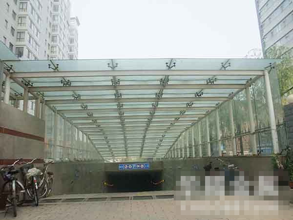 车库入口玻璃雨棚