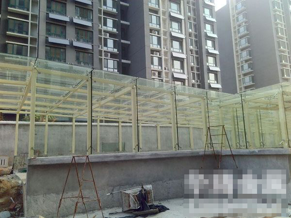 车库入口玻璃雨棚
